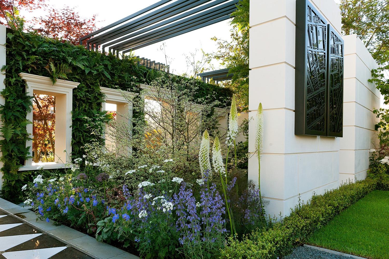 Kate Gould's West End Garden - RGHS Chelsea Flowers Show 2018