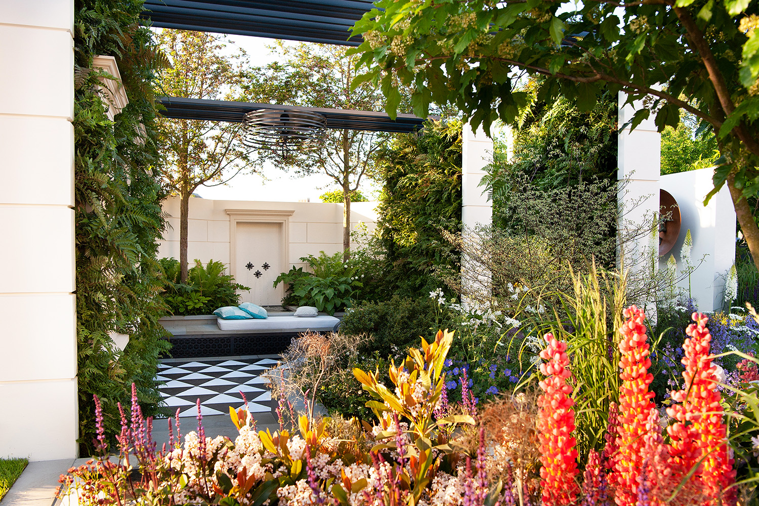 Kate Gould's West End Garden - RGHS Chelsea Flowers Show 2018