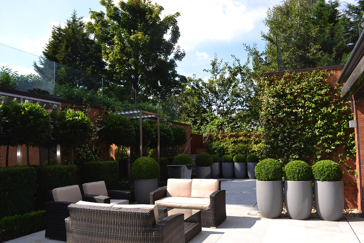 Kate Gould Gardens - Contemporary Courtyard Garden Hampstead