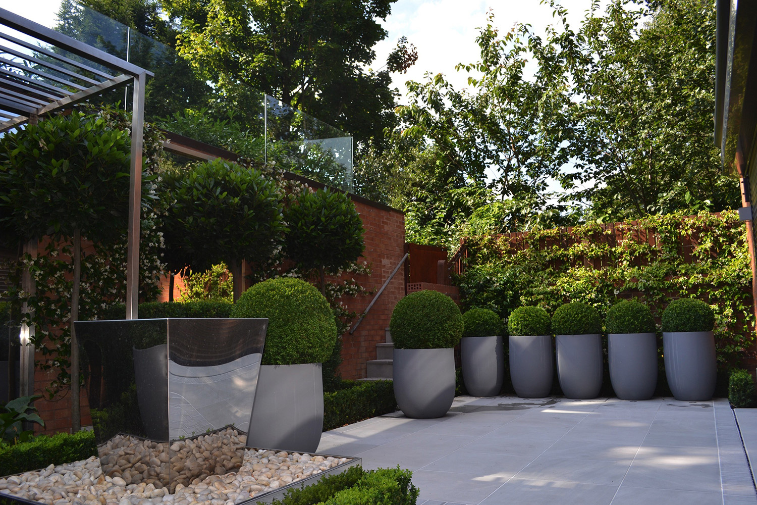 Kate Gould Gardens - Contemporary Courtyard Garden Hampstead