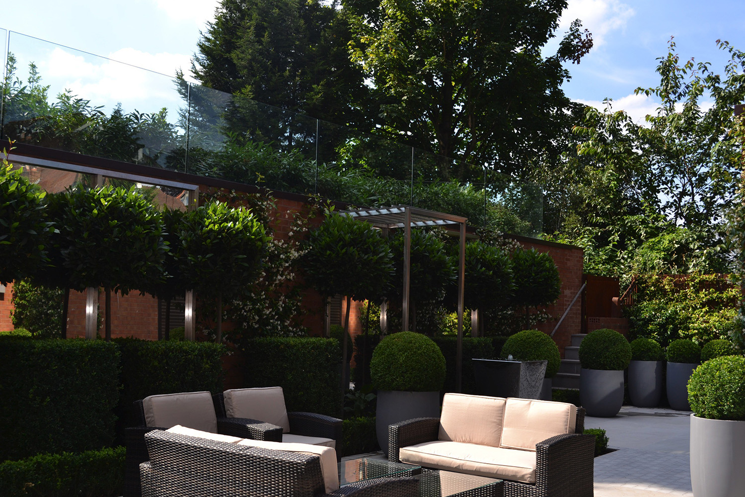 Kate Gould Gardens - Contemporary Courtyard Garden Hampstead