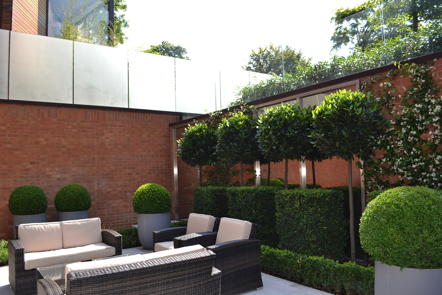 Kate Gould Gardens - Contemporary Courtyard Garden Hampstead