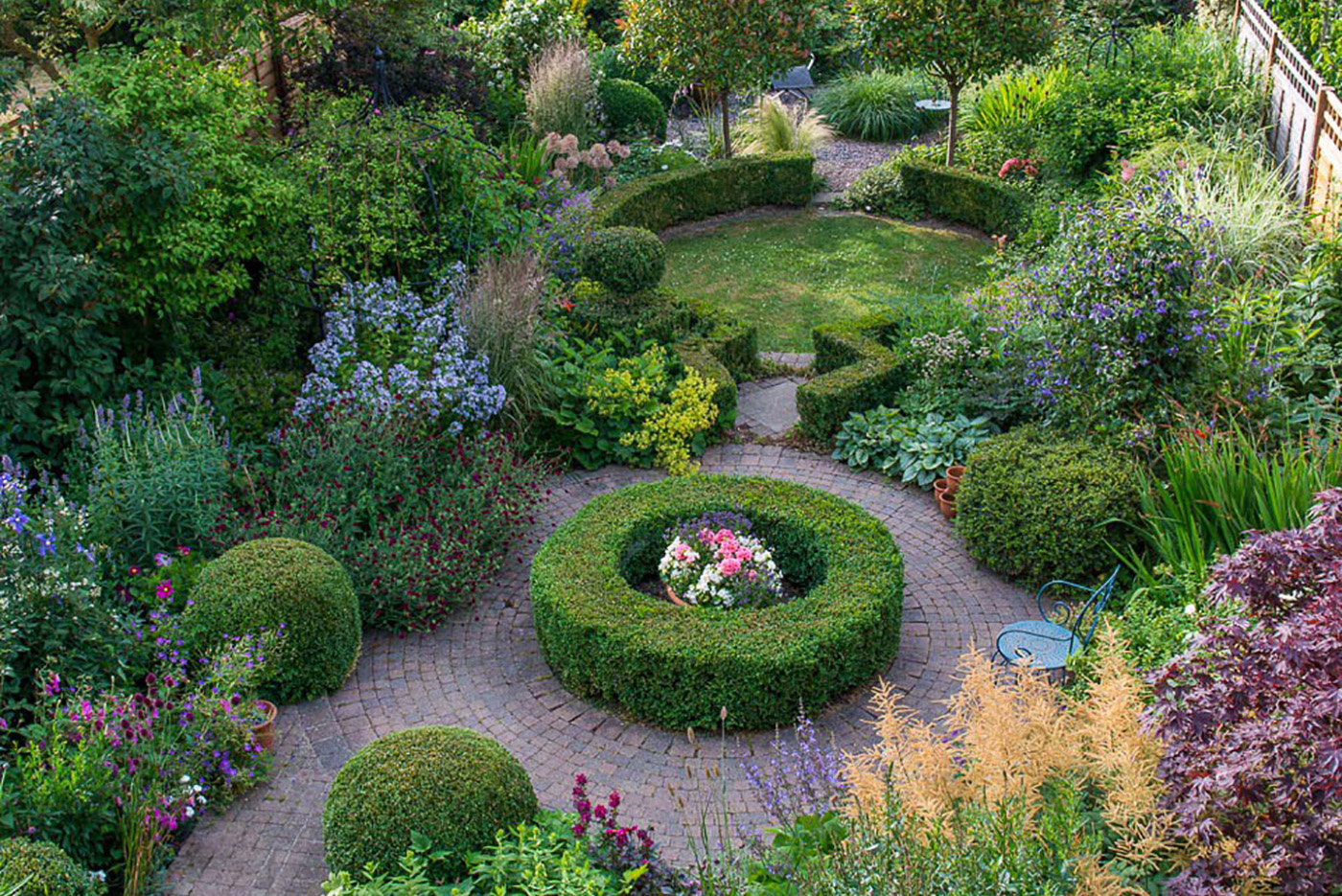 Kate Gould Gardens - Traditional Garden Design Kingsbury