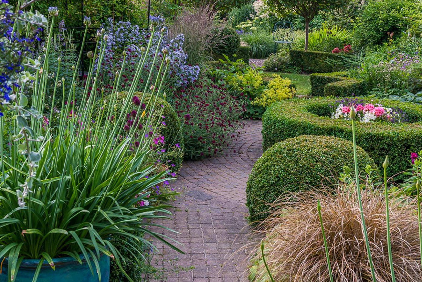 Kate Gould Gardens - Traditional Garden Design Kingsbury
