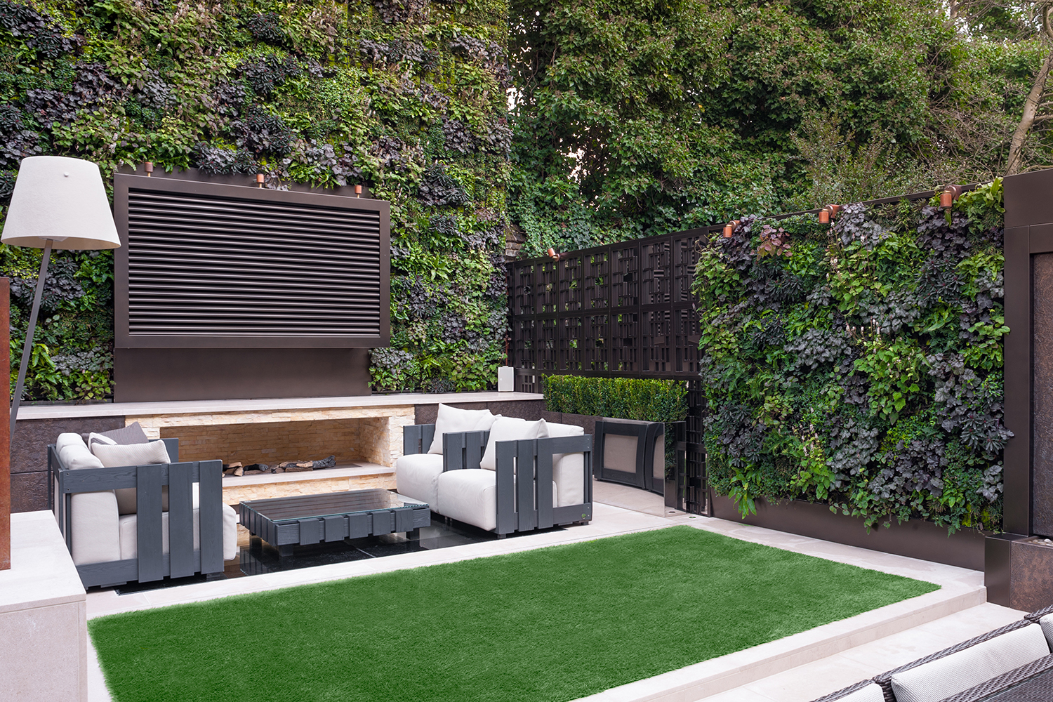 OUTDOOR FIRE - GREEN WALLS - OUTDOOR STRUCTURES - TRICKY SPACES - ARTIFICIAL LAWN